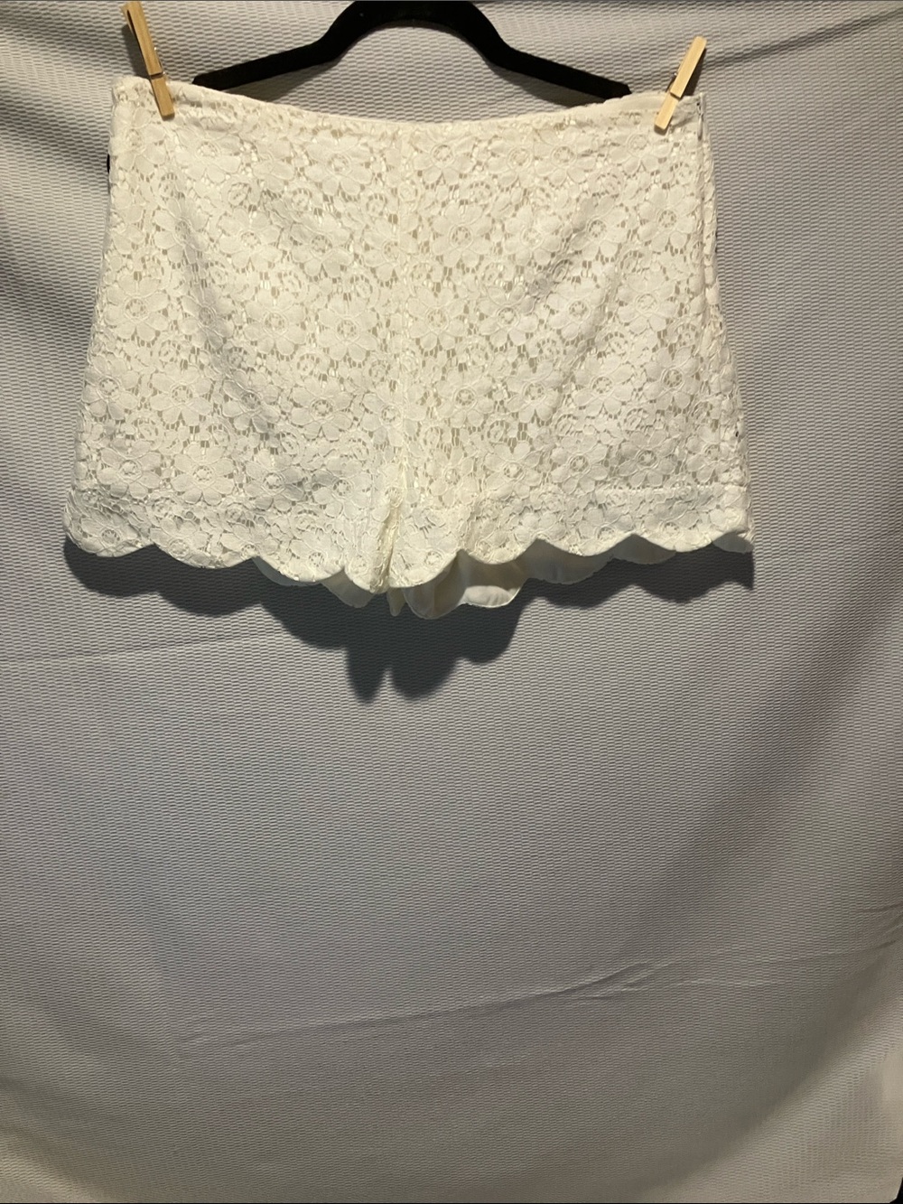 Monteau White Lace Scallop-Hem Sleep Shorts